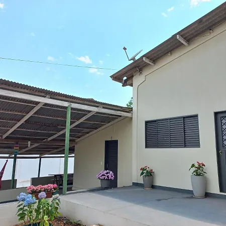 Casa Das Flores Colorado - Aluguel De Quartos Com Camas De Casal - Banheiros Compartilhados-3